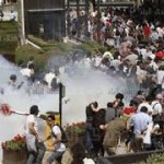 بالصور: هذا ما يحصل في ميدان تقسيم في اسطمبول