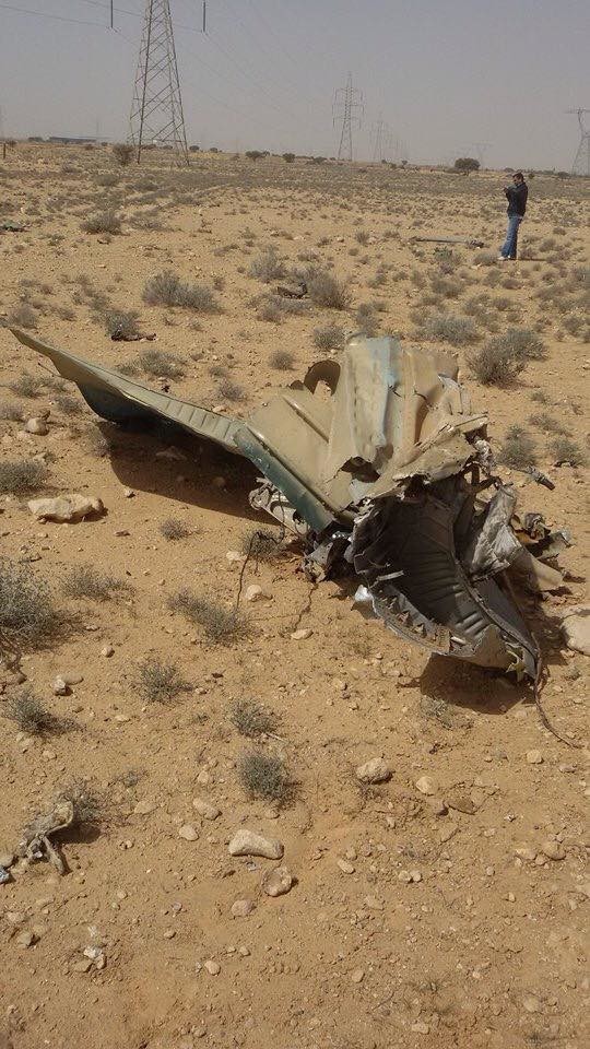 حطام الطائرة النفاثة التي اسقطت قرب مدينة الرجبان في الجبل الغربي - ليبيا