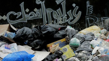 أزمة القمامة ترفع هاشتاغ "طلعت ريحتكم" للمركز الثاني عالميا في تويتر