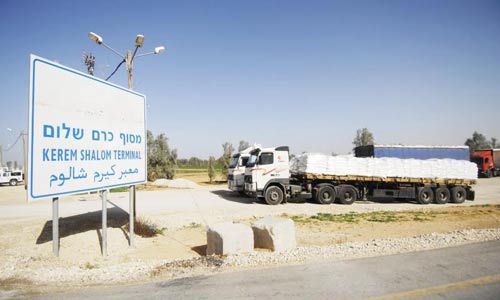 "إسرائيل" تعتقل التجار الذين يضطرون للسفر عبر حاجز بيت حانون
