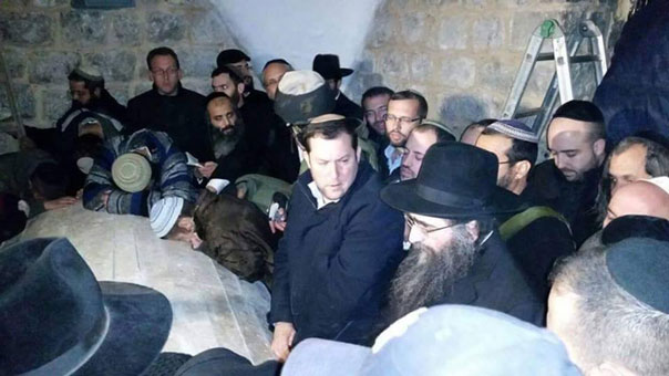 اقتحام قبر يوسف في نابلس