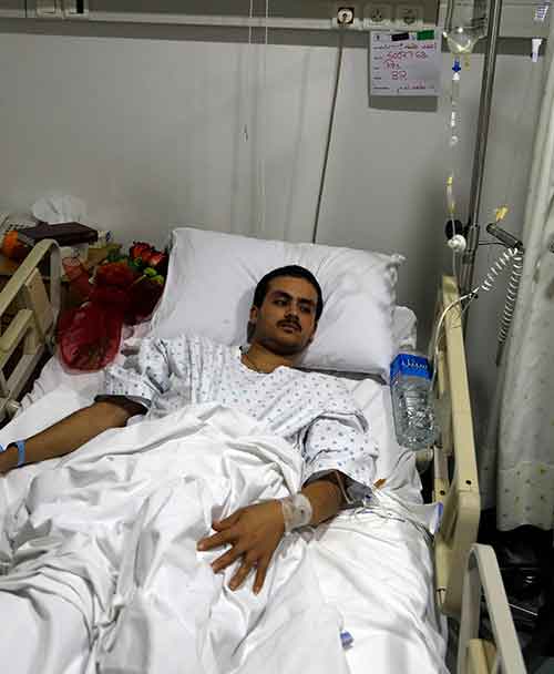 أحد جرحى الفوعة الذي أصيب بقذائف الإرهابيين يخضع للعلاج في لبنان