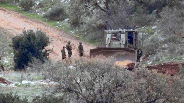 العدو الصهيوني يستقدم قوة كبيرة لسحب الاليات المعطوبة من أرض العملية 