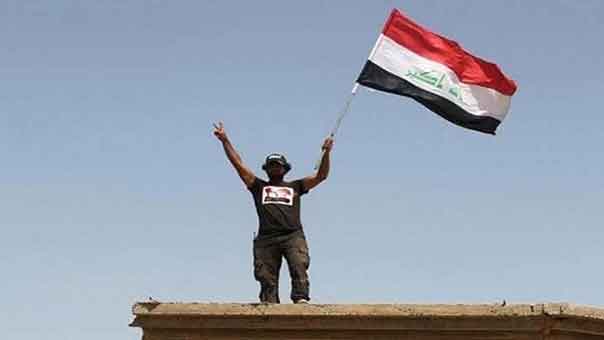 رفع العلم العراقي فوق "مركز هيت" 
