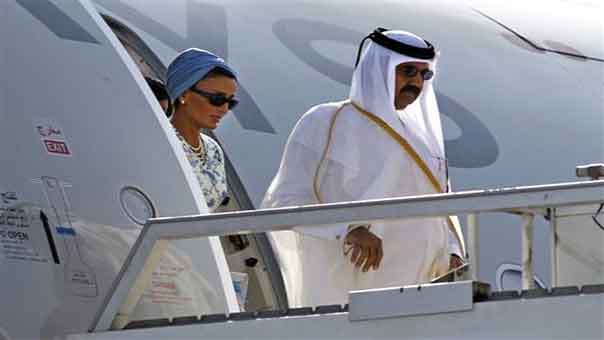 أمير قطر السابق وزوجته