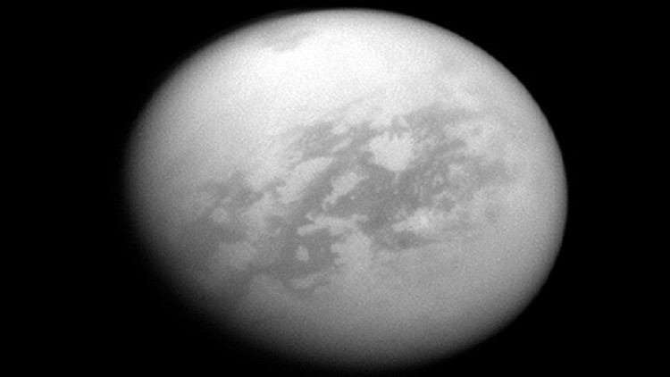 علماء الفلك: القمر تيتان يشبه الأرض في عصور سابقة