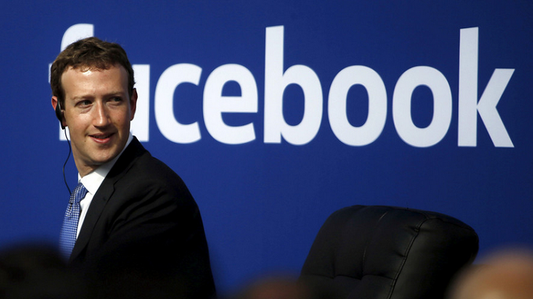 فيسبوك يرغب في التجسس على المستخدمين عبر هواتفهم