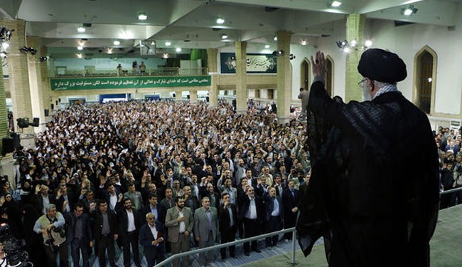 قائد الثورة: هدفنا الاساس هو بناء مجتمع نموذجي ومتطور