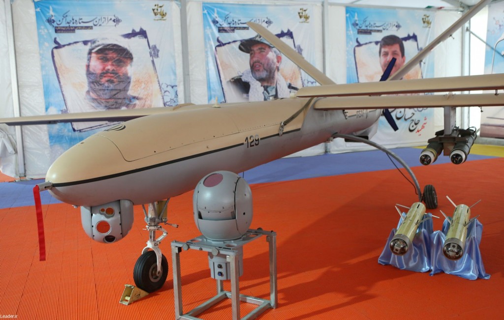 بالصور/ قائد الثورة يتفقد معرض انجازات قوات الجو-فضاء للحرس الثوري