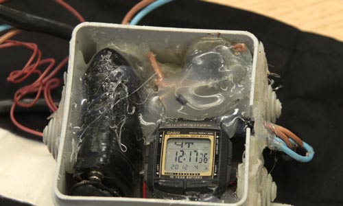 أرشيف - جزء من عبوة ناسفة يدوية الصنع صودرت أثناء إحدى العمليات الأمنية في روسيا