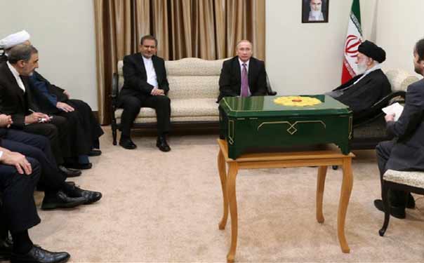 مشهد من اللقاء بين الامام الخامنئي وبوتين