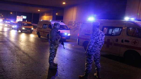 وصول الحافلات التي تقل جرحى المسلحين من الزبداني الى مطار بيروت الدولي