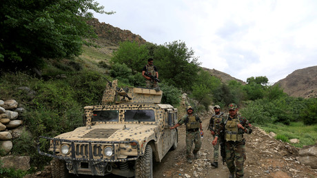 عناصر من القوات الأفغانية الخاصة يقومون بدورية في ولاية ننغارهار